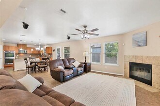 1203 Hyde Park Dr in Round Rock, TX - Building Photo - Building Photo