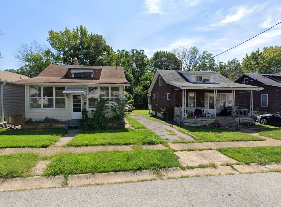 5826 Janet Ave in Jennings, MO - Building Photo