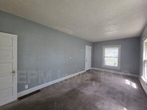 408 Locust St in Waterloo, IA - Building Photo - Building Photo