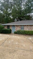 127 Debra Ln, Unit 127 in Ruston, LA - Building Photo