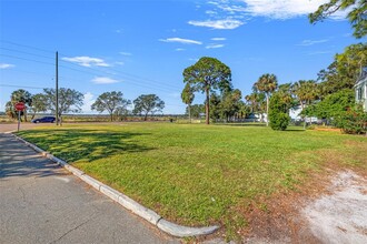 877 36th Ave S in St. Petersburg, FL - Building Photo - Building Photo