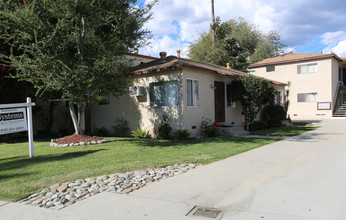 1379 E Acacia Ave in Glendale, CA - Building Photo - Building Photo