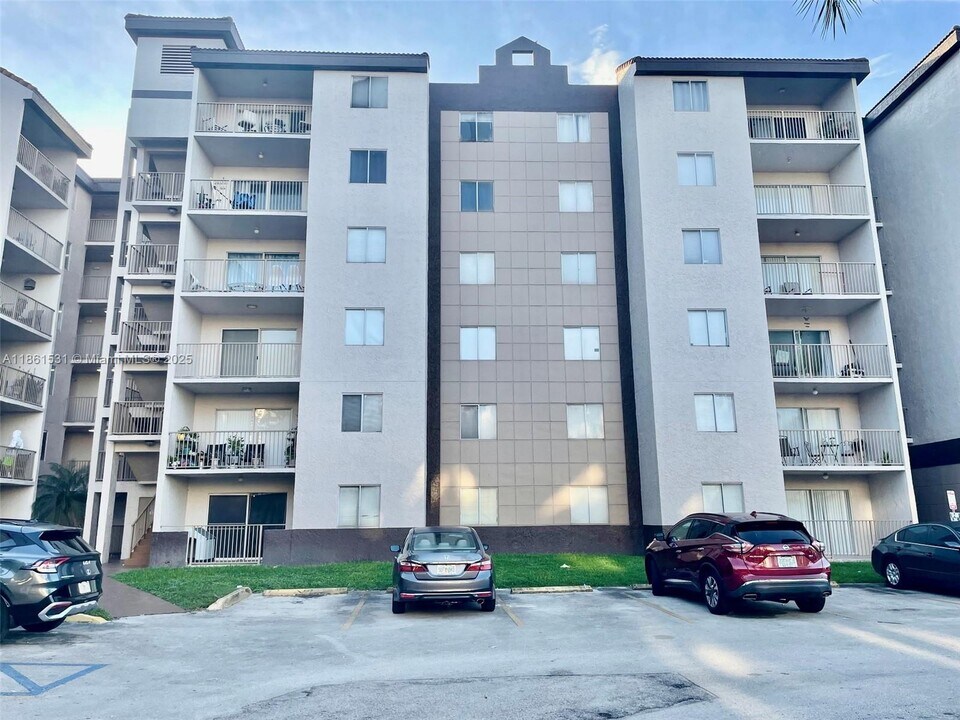 15221 SW 80th St in Miami, FL - Building Photo