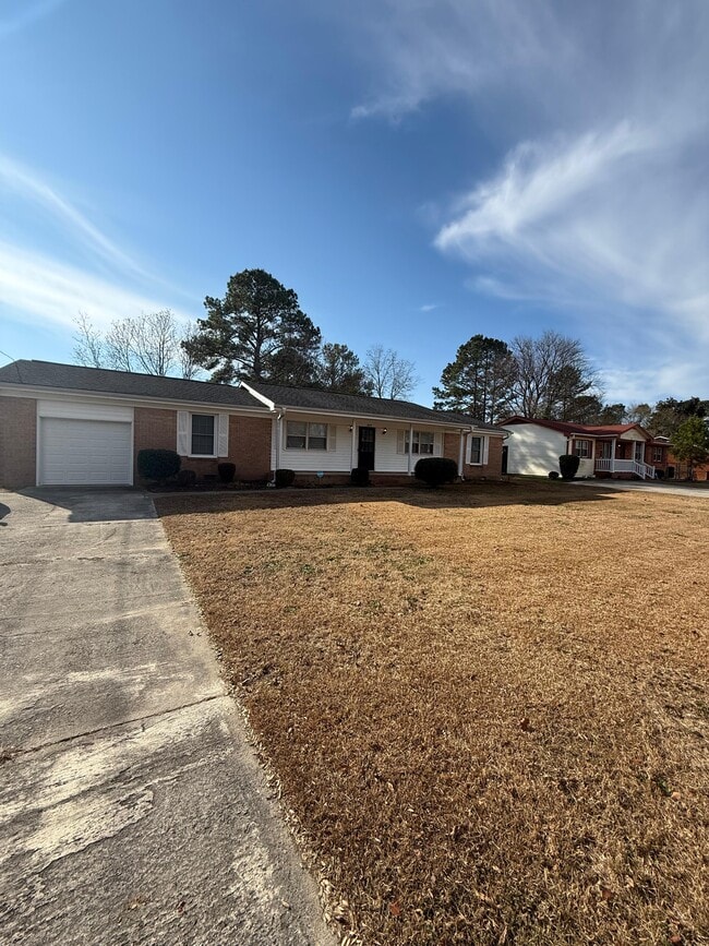 1039 Kingsley Rd in Fayetteville, NC - Building Photo - Building Photo
