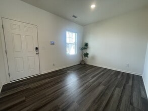 156 Babbling Brk Dr in Clayton, NC - Building Photo - Building Photo