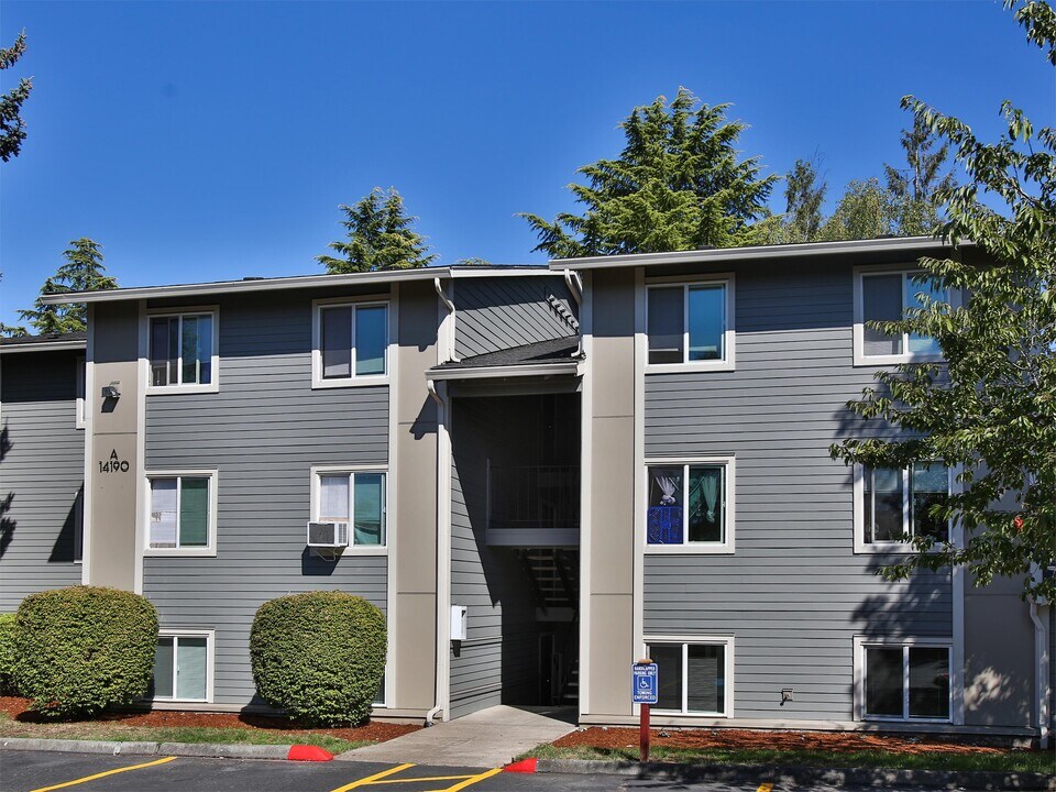 14190 SW Allen Blvd in Beaverton, OR - Building Photo