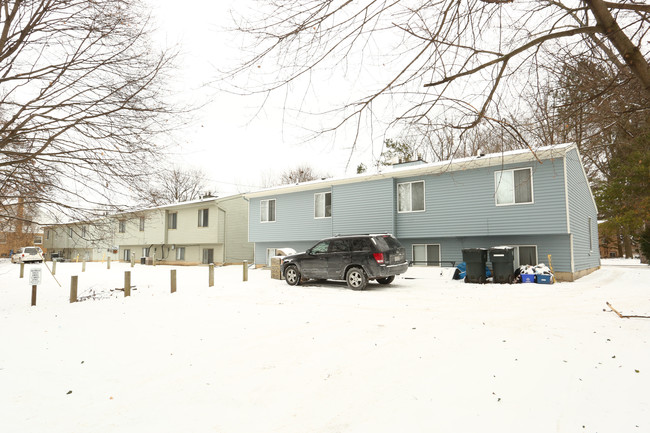 Spartan Duplexes Group 1 in East Lansing, MI - Foto de edificio - Building Photo