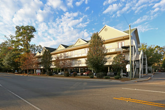 The Flats / The Cottages/The Pavilion in Tallahassee, FL - Foto de edificio - Building Photo