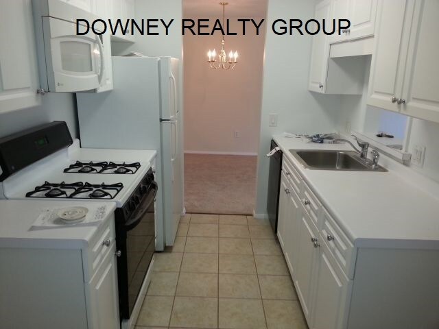 94 Hampden Dr, Unit 0B in Norwood, MA - Foto de edificio