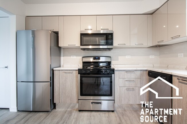 7621 N Sheridan Rd, Unit 1B in Chicago, IL - Foto de edificio - Building Photo