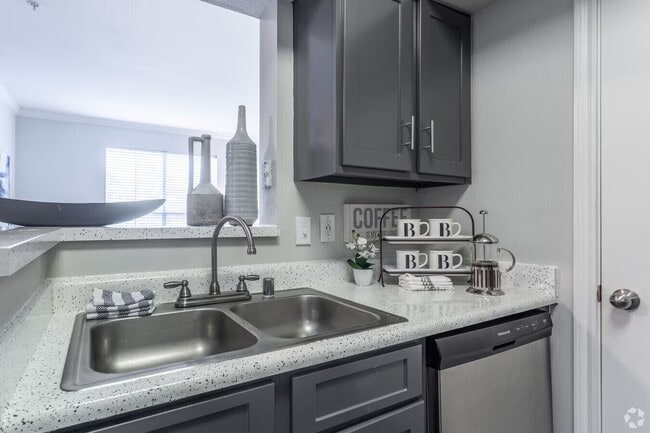 9835 Windmill Lakes Blvd in Houston, TX - Foto de edificio - Building Photo