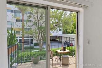 345 Michigan Ave in Miami Beach, FL - Foto de edificio - Building Photo