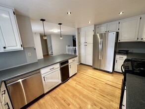 2421 Vanderbilt Ln in Redondo Beach, CA - Building Photo - Building Photo