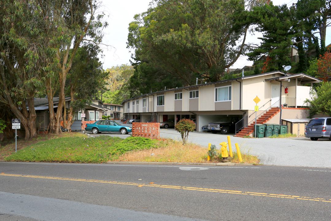 2850 Sneath in San Bruno, CA - Foto de edificio