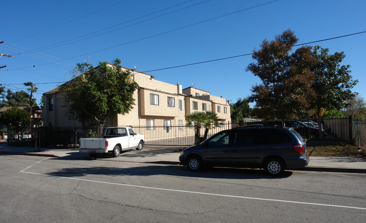 9256 Wakefield Ave in Panorama City, CA - Building Photo