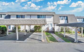 21 Pebblestone Cir in Suffield, CT - Building Photo - Building Photo