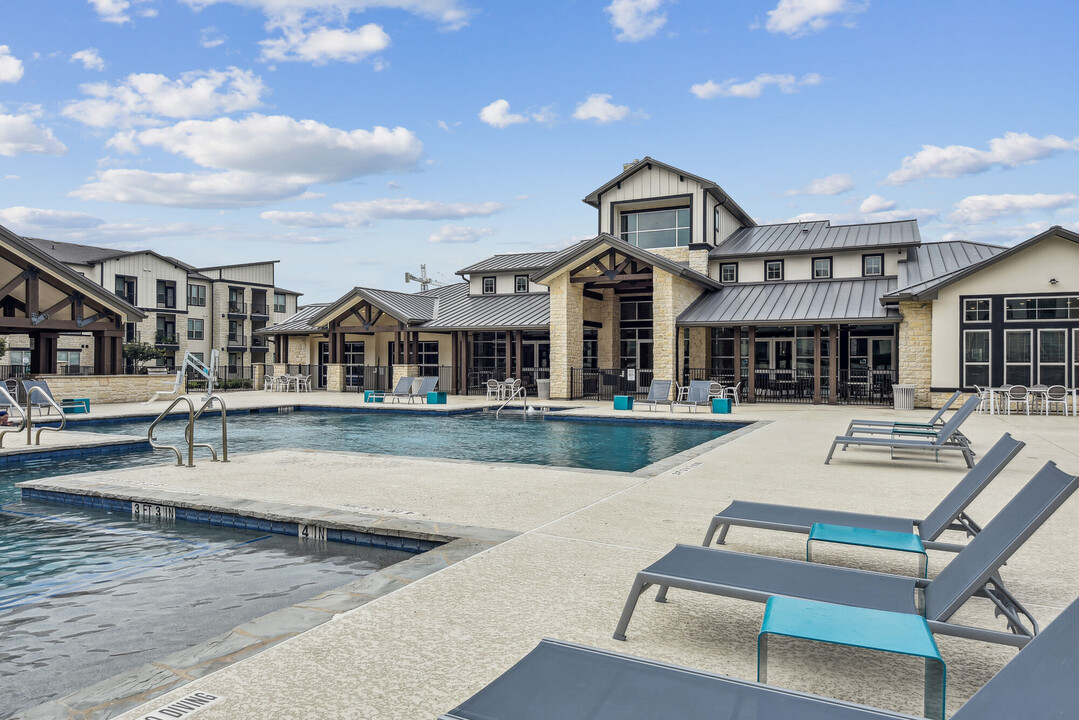 Enclave Falcon Pointe in Pflugerville, TX - Foto de edificio