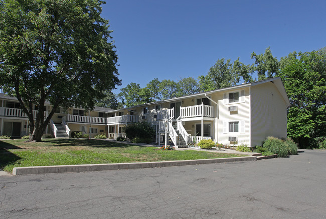 Brookside Commons of Bristol in Bristol, CT - Foto de edificio - Building Photo