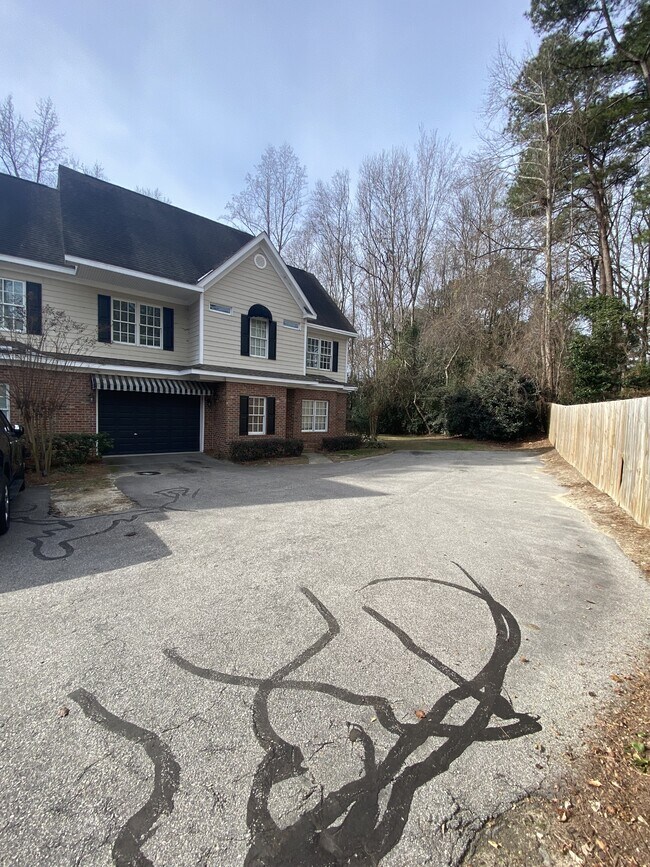 320 Glenburney Dr in Fayetteville, NC - Building Photo - Building Photo