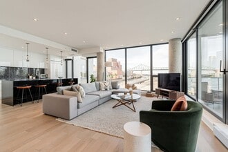 1010 Rue de la Commune E in Montréal, QC - Building Photo - Building Photo
