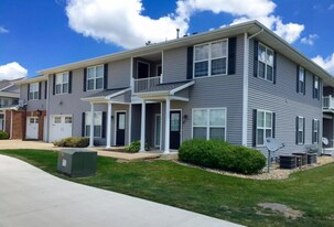 103 Portsmouth Ln in Savoy, IL - Building Photo