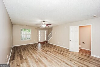 6116 Hickory Ln Dr in Union City, GA - Building Photo - Building Photo