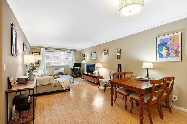 39-65 52nd St in Queens, NY - Building Photo - Building Photo