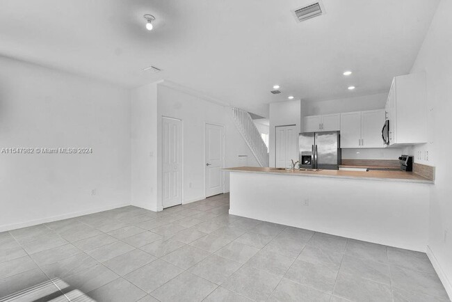 10031 SW 228th Terrace in Miami, FL - Building Photo - Building Photo