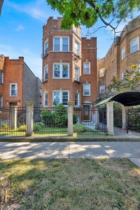 6311 N Oakley Ave in Chicago, IL - Building Photo