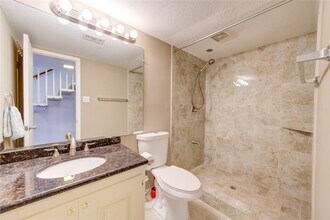 10363 Briar Forest Dr in Houston, TX - Building Photo - Building Photo