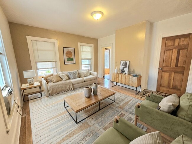 398 Charles St, Unit 2R