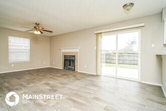 6615 W Lynn Creek Dr in Arlington, TX - Foto de edificio - Building Photo