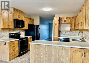 14 Old Orchard Glen in Woodstock, ON - Building Photo - Building Photo