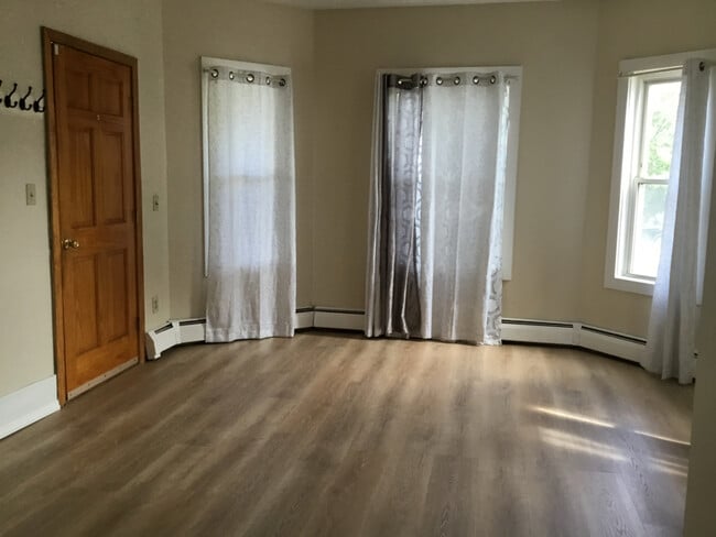 863 Plymouth Ave in Fall River, MA - Building Photo - Building Photo