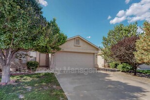 745 Valley Meadows Dr in Rio Rancho, NM - Building Photo