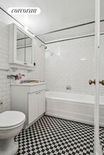 200 W 16th St in New York, NY - Building Photo - Building Photo