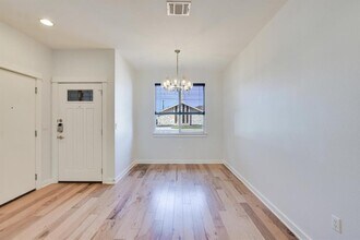 1305 Casey St in Austin, TX - Building Photo - Building Photo