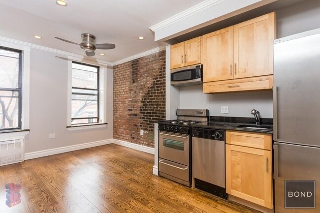 property at 424 E 9th St