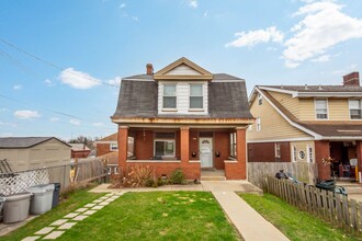 129 Newburn Ave in Pittsburgh, PA - Building Photo - Building Photo