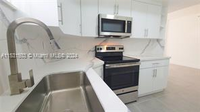 17405 NW 75th Pl, Unit 108 in Hialeah, FL - Foto de edificio - Building Photo