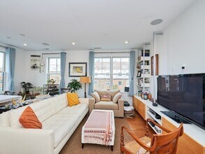 290 Highland Ave, Unit 3A in Somerville, MA - Building Photo - Building Photo