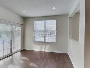 6605 Shooting Star Dr in Whitestown, IN - Foto de edificio - Building Photo