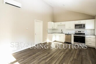 1401 S Hedges Ave in Independence, MO - Building Photo - Building Photo