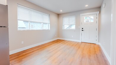 2106 Oakes Ave in Everett, WA - Building Photo - Building Photo