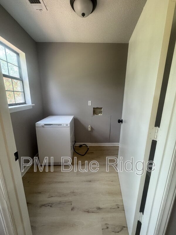 2020 Somerset Dr in Hendersonville, NC - Building Photo - Building Photo