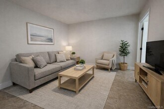 110 Jericho Tpke in Mineola, NY - Building Photo - Building Photo