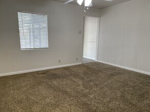 741 S Allen St in Ridgecrest, CA - Foto de edificio - Building Photo