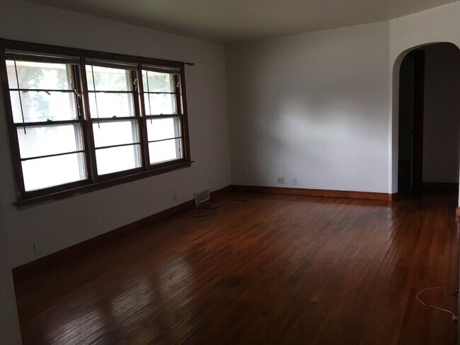 700 Kern St in Waterloo, IA - Building Photo - Building Photo