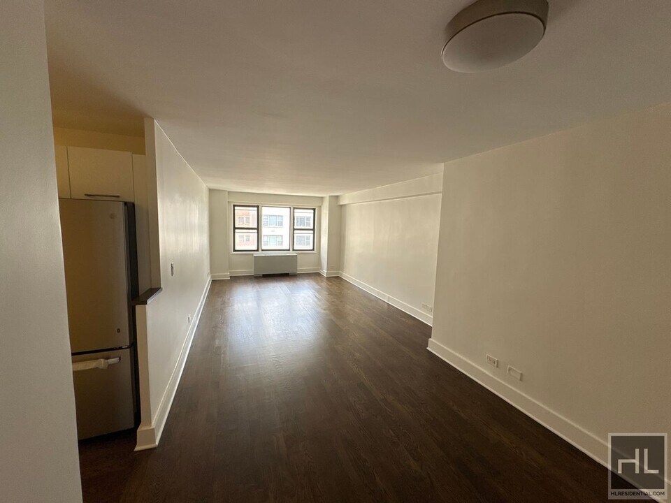 EAST 63 STREET in New York, NY - Building Photo