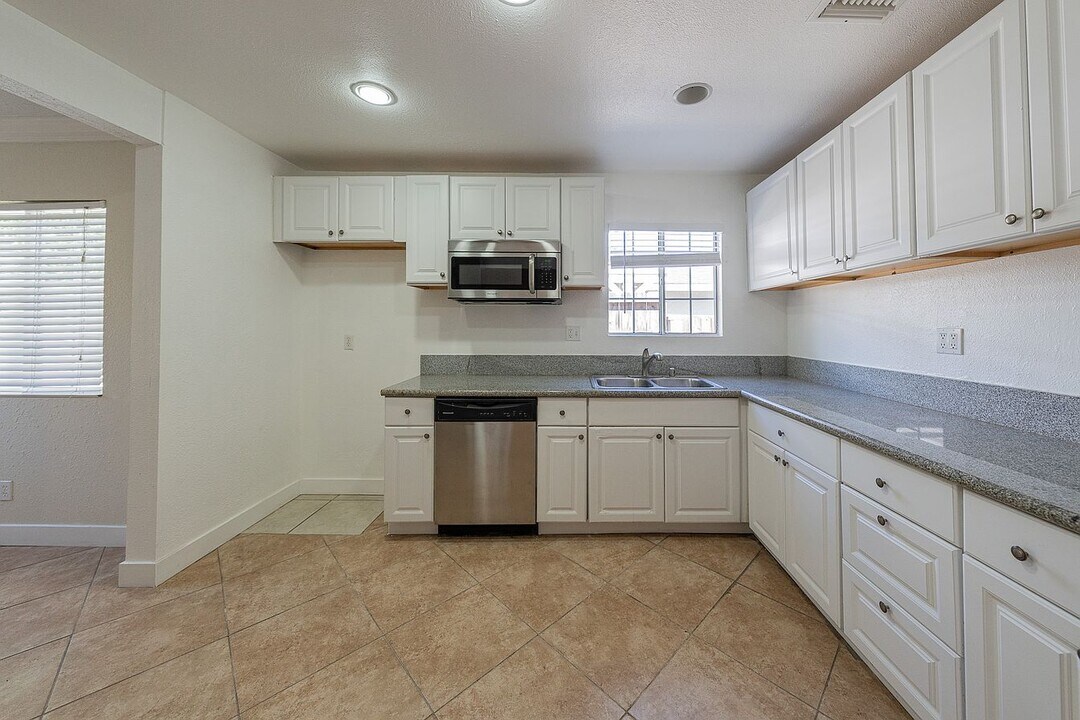 14039 Burton St in Los Angeles, CA - Building Photo